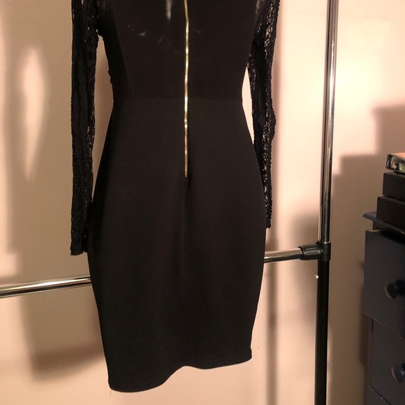 Black long sleeve dress, back is see trough - Picture 5 of 8